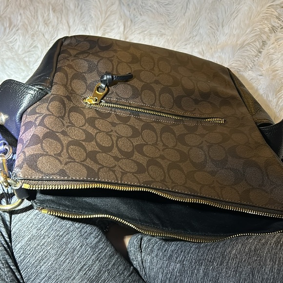 Signature Coach shoulder bag - Picture 4 of 6